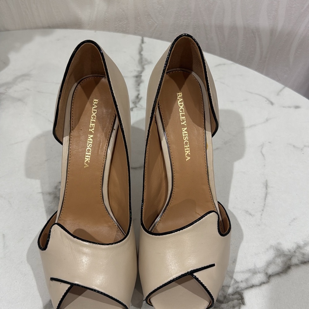 Badgley Mischka Beige Peep Toe Heels